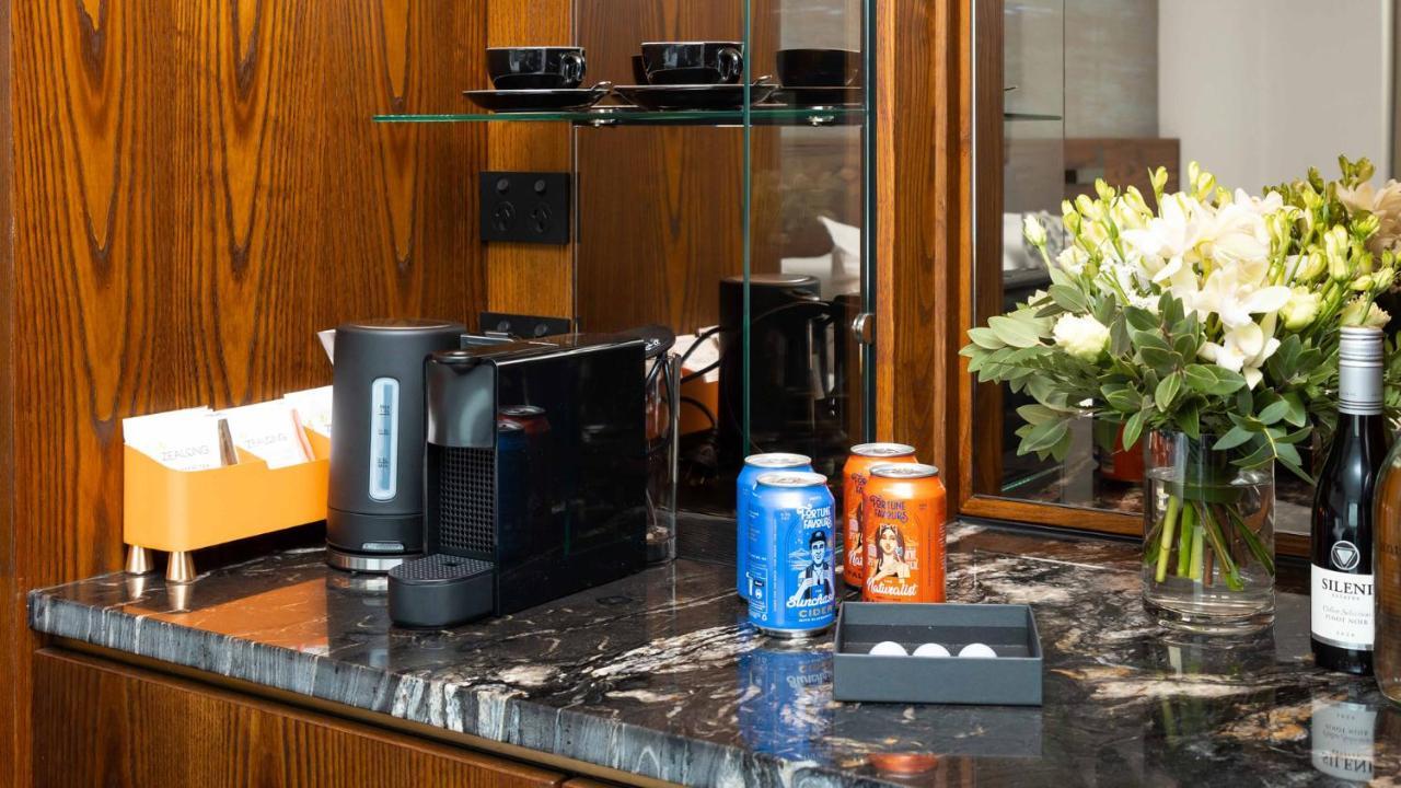Horizon By Skycity Auckland Eksteriør bilde A Nespresso coffee machine in a hotel room